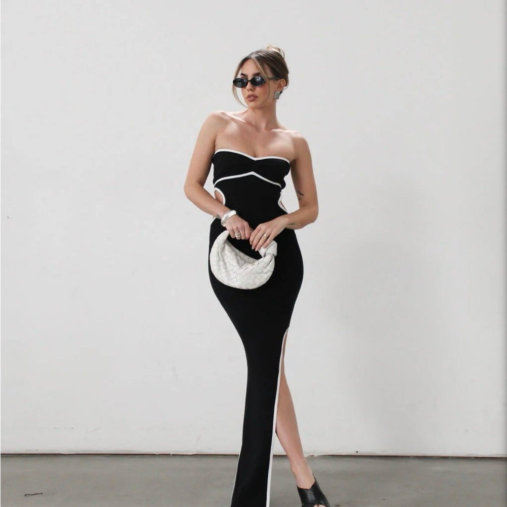 🖤🤍 Olivaceous Black and White Strapless Maxi Dress with Slit - very sexy